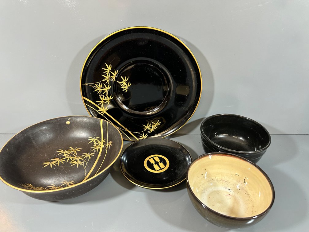 Exquisite Set of Lacquerware Bowls and Plates