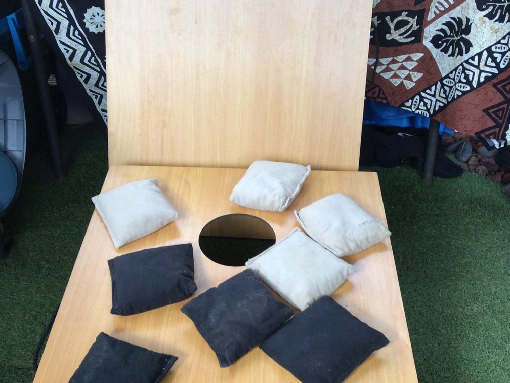 Cornhole game 