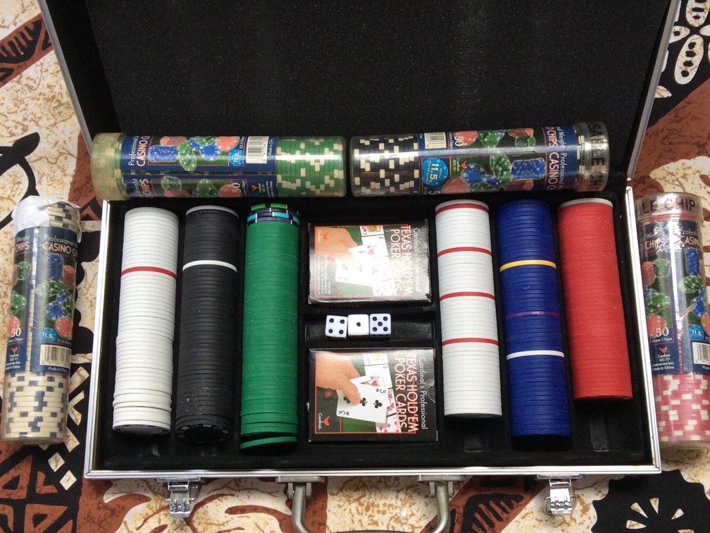 Poker chips set 