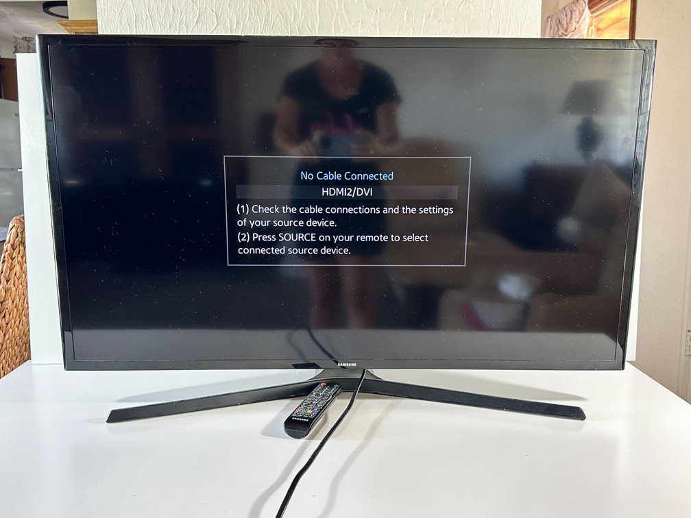 Samsung 40" LED TV with Remote - Model UN40J520DAFXZA