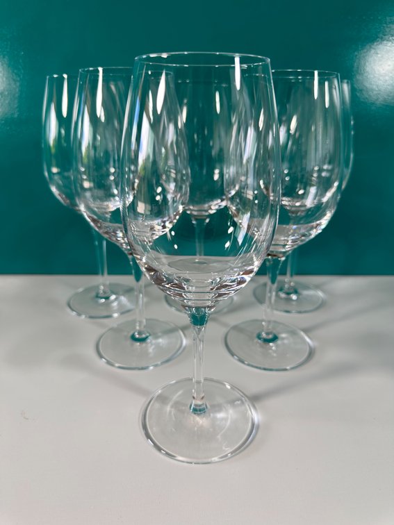 Set of Crystal Wine Glasses - Elegant and Pristine