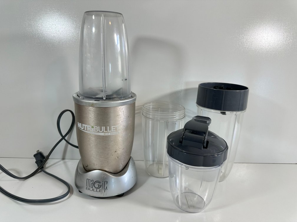 NutriBullet 900 Series Blender Set with Extra Cups
