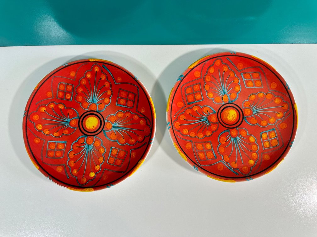 (X's 2) Pair of Hand-Painted Italian Ceramic Plates