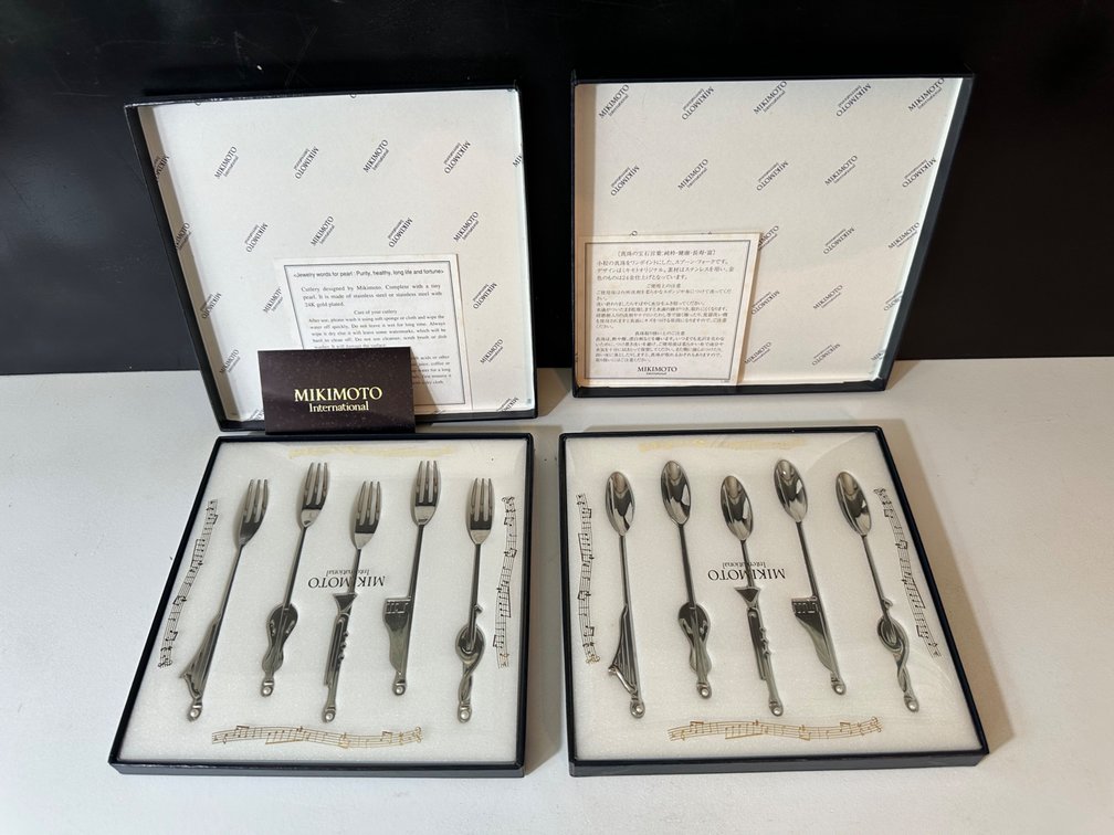 (X's 2) Sets Mikimoto Cutlery with Tiny Pearl Made From Stainless Steel with 24K Gold Plate