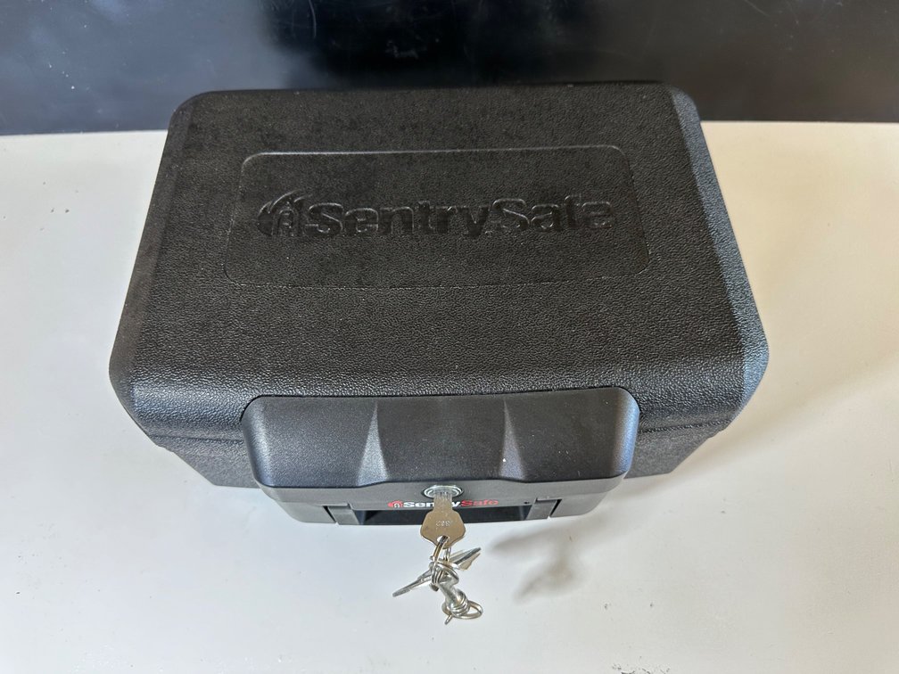 Sentry Safe Model BV-639008 with Key