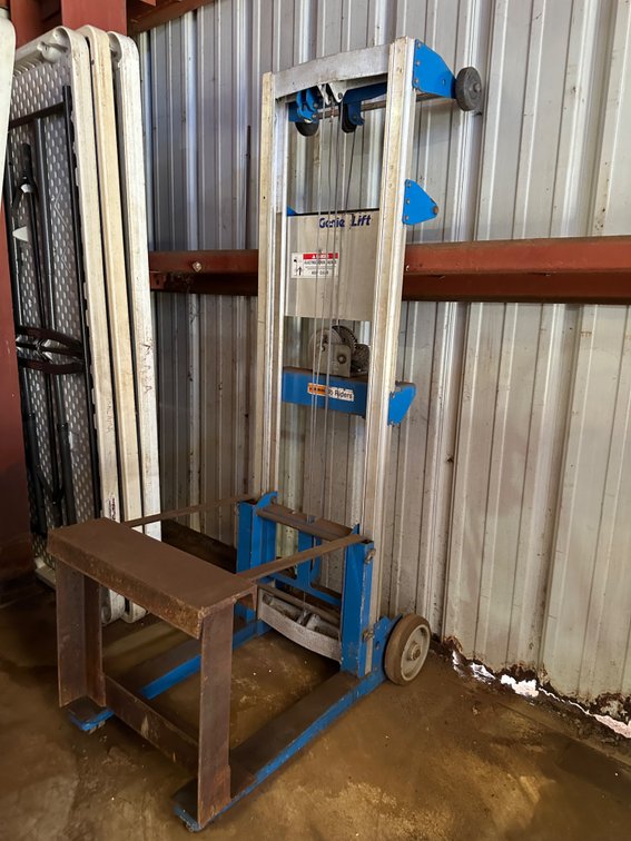 Genie Industries Model GL-8 Hand Operated Lift Truck