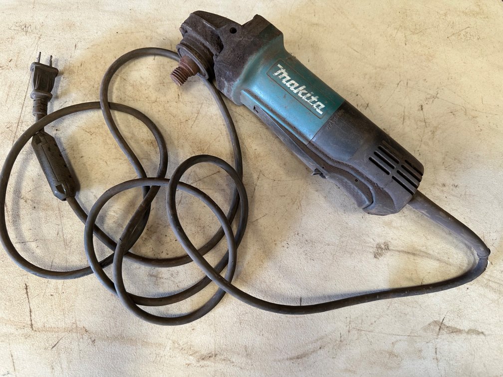 Makita 9557PB Angle Grinder Wheel Size 4-1/2" 