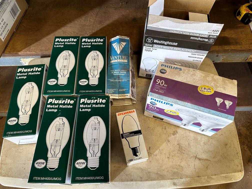 Plusrite Metal halide Lamp, 90W and 120V Bulbs
