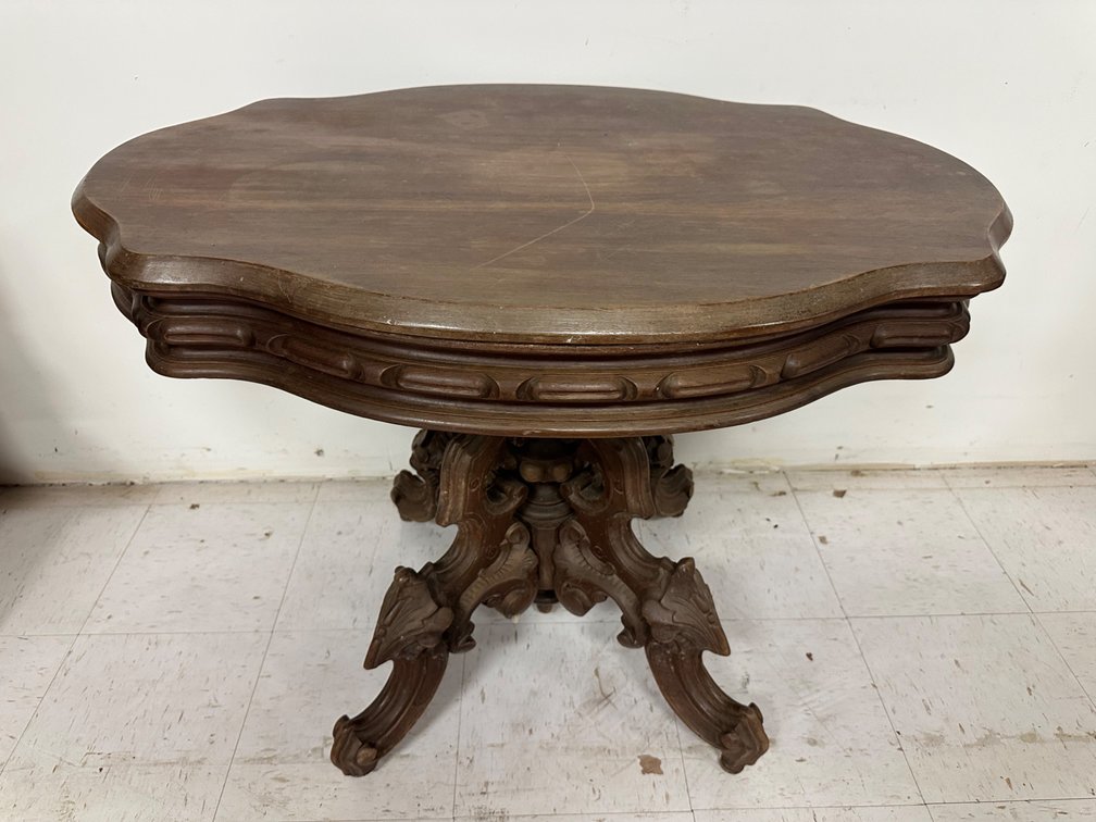 Exquisite Victorian Oval Lamp Table from Guslander Estate