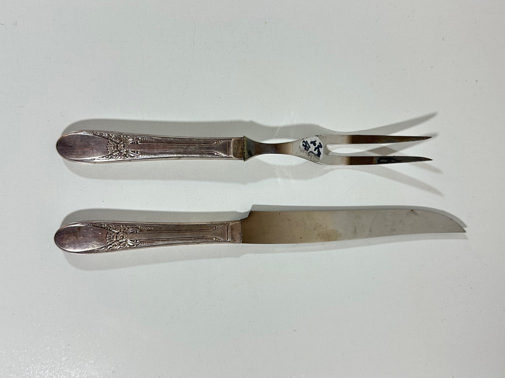 Unmarked Carving Set - Vintage Elegance with Detailed Floral Handles