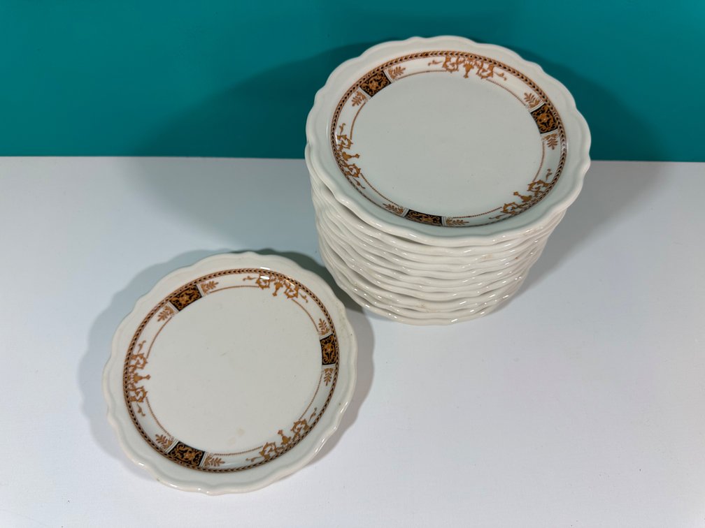 (X's 13) Set of Thirteen Vintage Syracuse China Plates