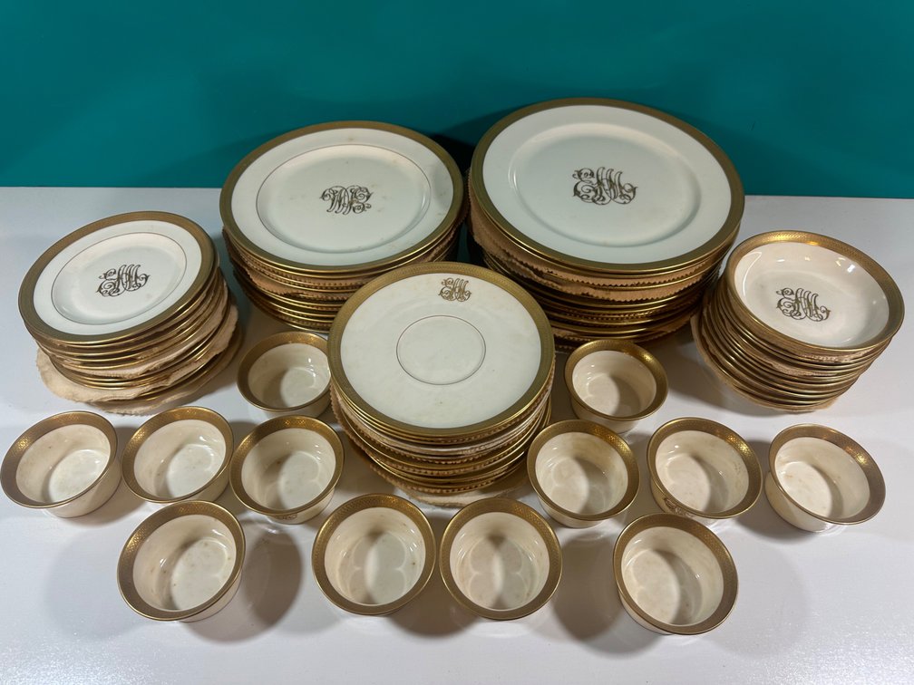 Elegant Lenox Dinnerware Set with Gold Rim and Monogram "EW" – The Guslander Estate