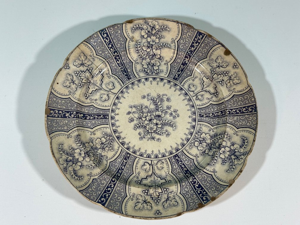 Vintage Imperial Stone "Water Lily" Plate from Guslander Estate