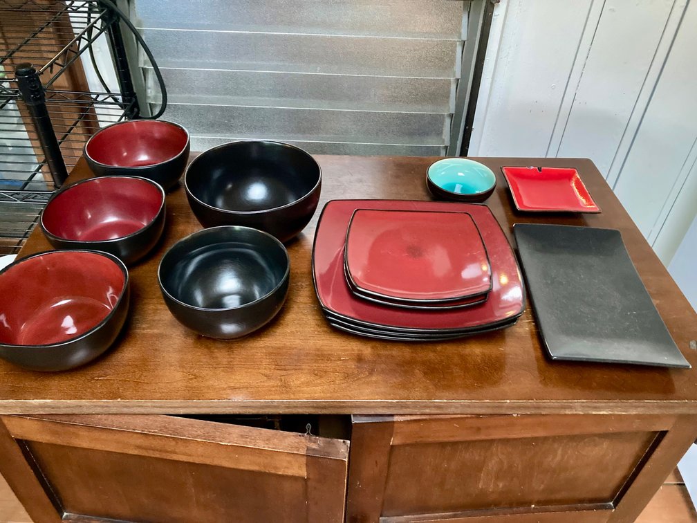 Assorted Dishware Set