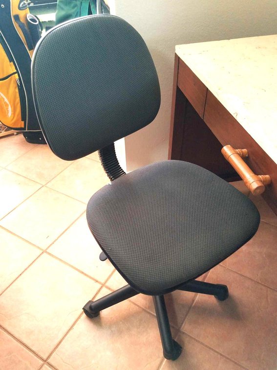 Standard adjustable desk chair