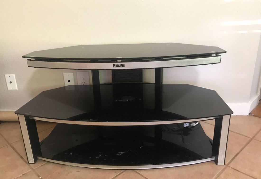 Tv Stand - Z line 21” x 38 1/2”