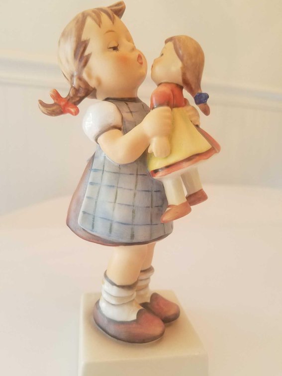 M. I. Hummel. Kiss ME #3ll Excellent Condition. 
