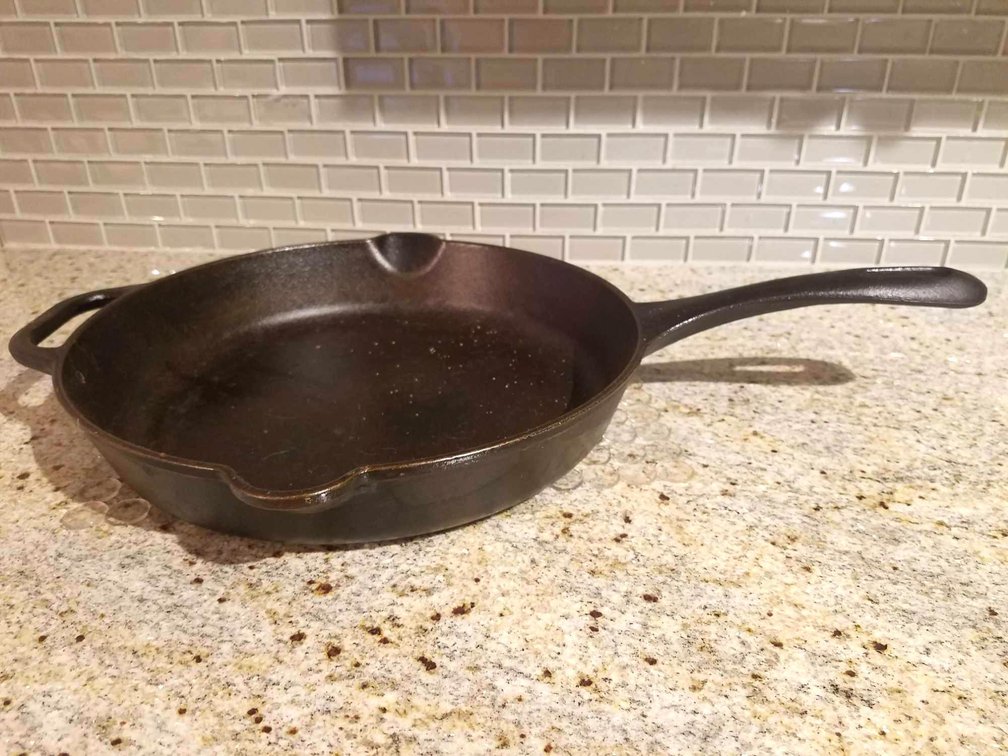 Victoria 12" seasoned Cast Iron Frying Pan