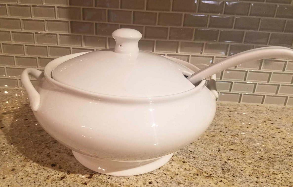 The Cellar 2.4 Quart Soup Tureen.  New in Box