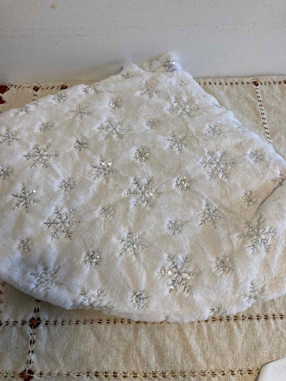 Snowflake Christmas tree skirt