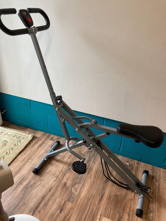 Sunny Upright Row Glute Machine