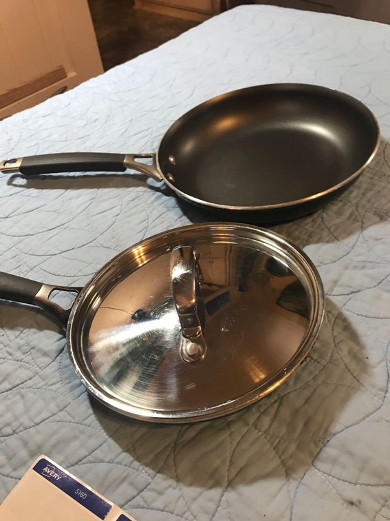 Two Frying Pans with One Lid 