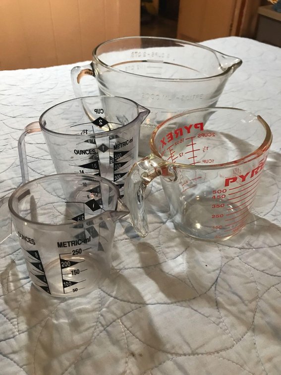 Mixed Size Liquid Measuring Cups 
