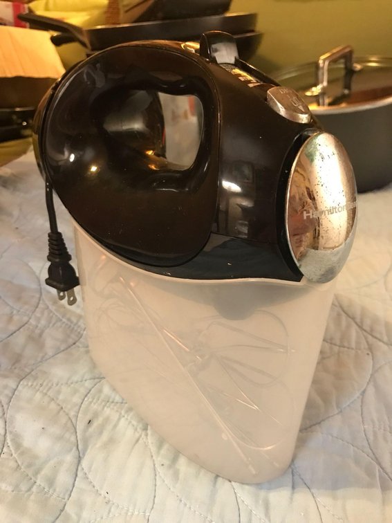 Hamilton beach hand mixer 