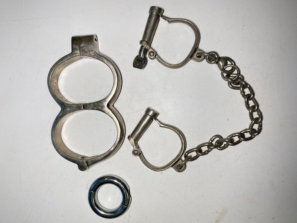 Hiait Darby (England) Hand Irons with Chain and Side Key