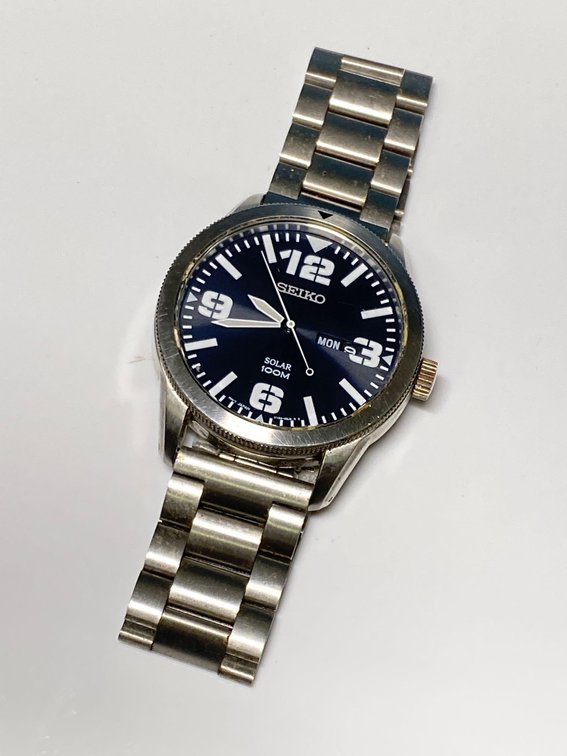 Seiko 3N1872 Solar 100M Watch