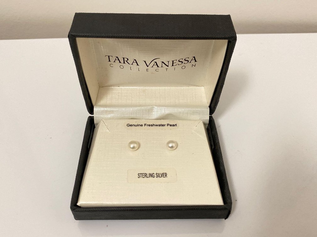 Tara Vanessa Collection Genuine Freshwater Pearl Sterling Silver Stud Earrings 