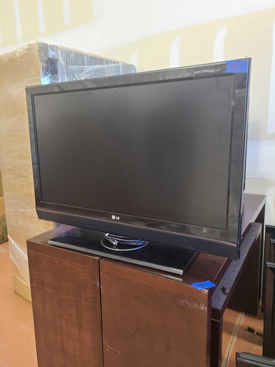42" TV 