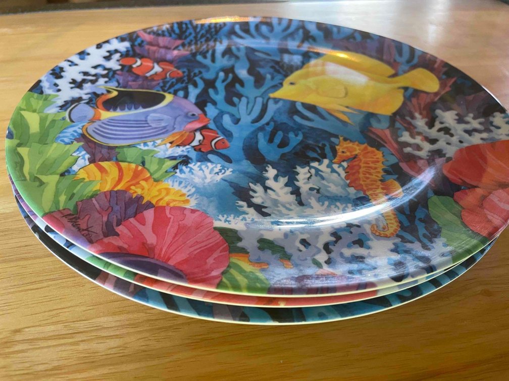 plastic square and round plate with plastic cups 