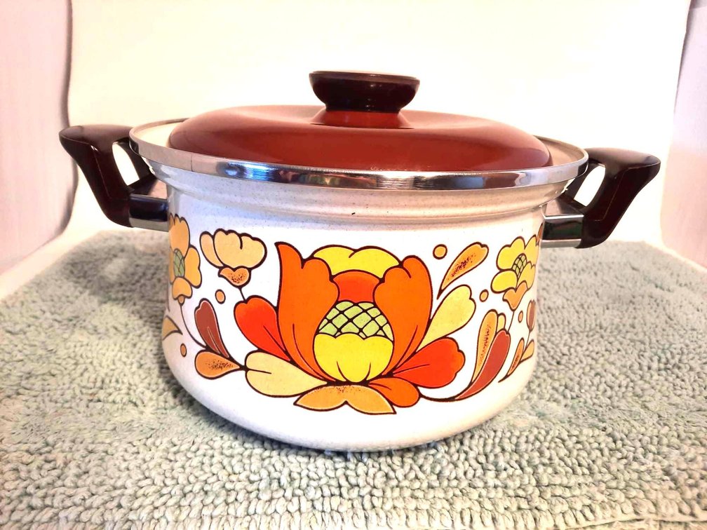 Vintage 4.5 Qt. Sanko Ware Dutch Oven 1970s Japan 