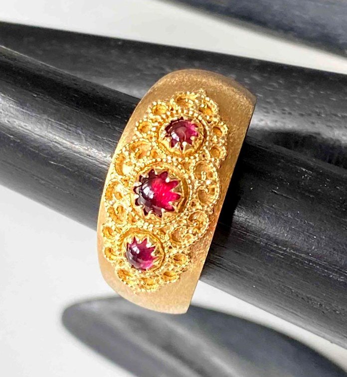 14K Gold From Italy Garnet Three Stone Estate Ring Size 9