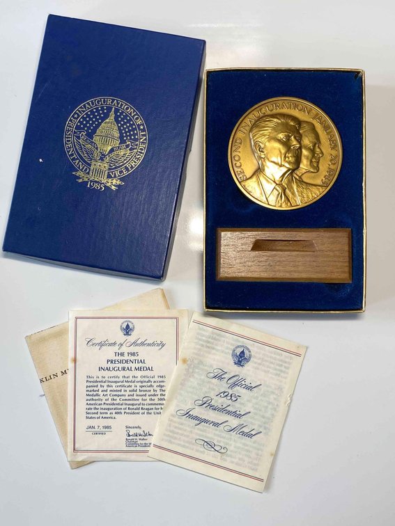 Vintage The Official 1985 Presidential Inaugural Medal with Certificate of Authenticity 