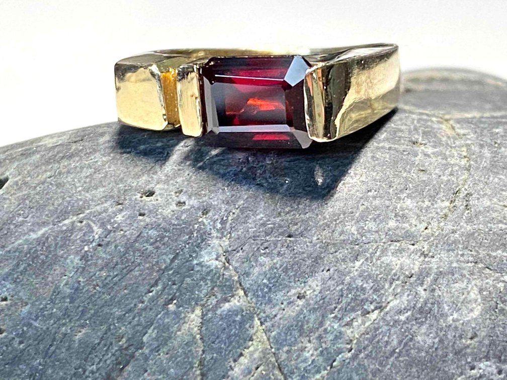 14K Red Garnet Estate Unisex Ring Size 6