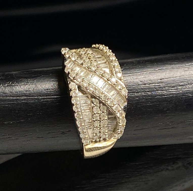 10K Gold 1.00ctw Diamond Ring Size 8 1/2