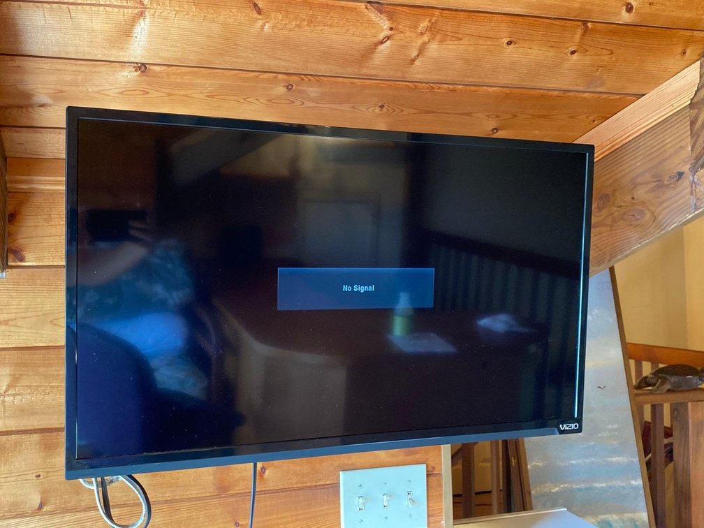 32" Vizio D32-HN-E4 Wall Mounted TV 