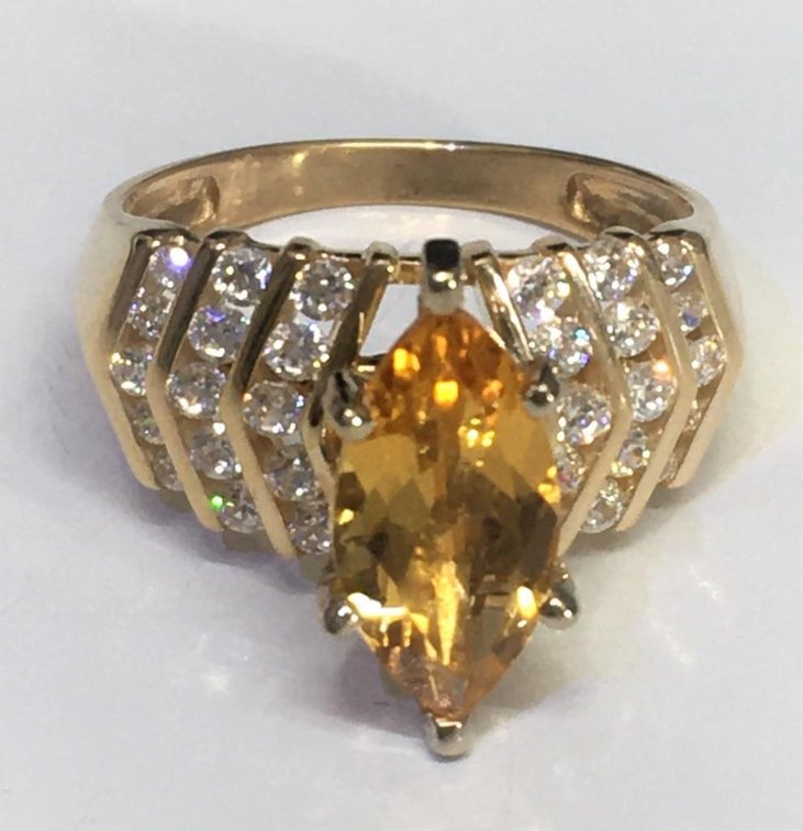 14k Solid Gold, w/ Nearly 2Ct Citrine & Bright White Side Stones Estate Ring! 4.762 Grams! Size 6.25