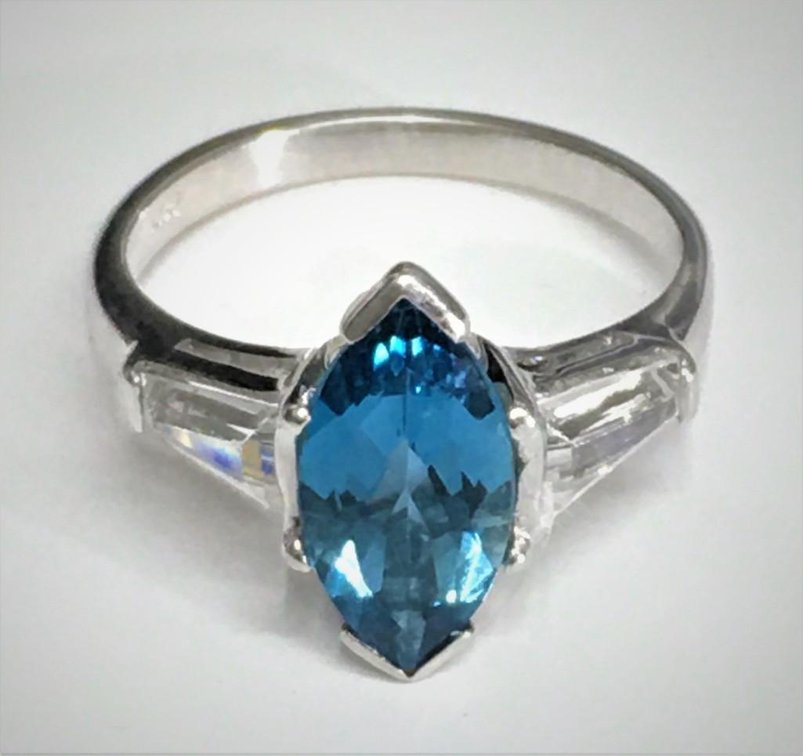 14k Solid White Gold, w/1.25 Intense Blue Topaz & White Side Stones Estate Ring! 3.028 Grams! Size 5