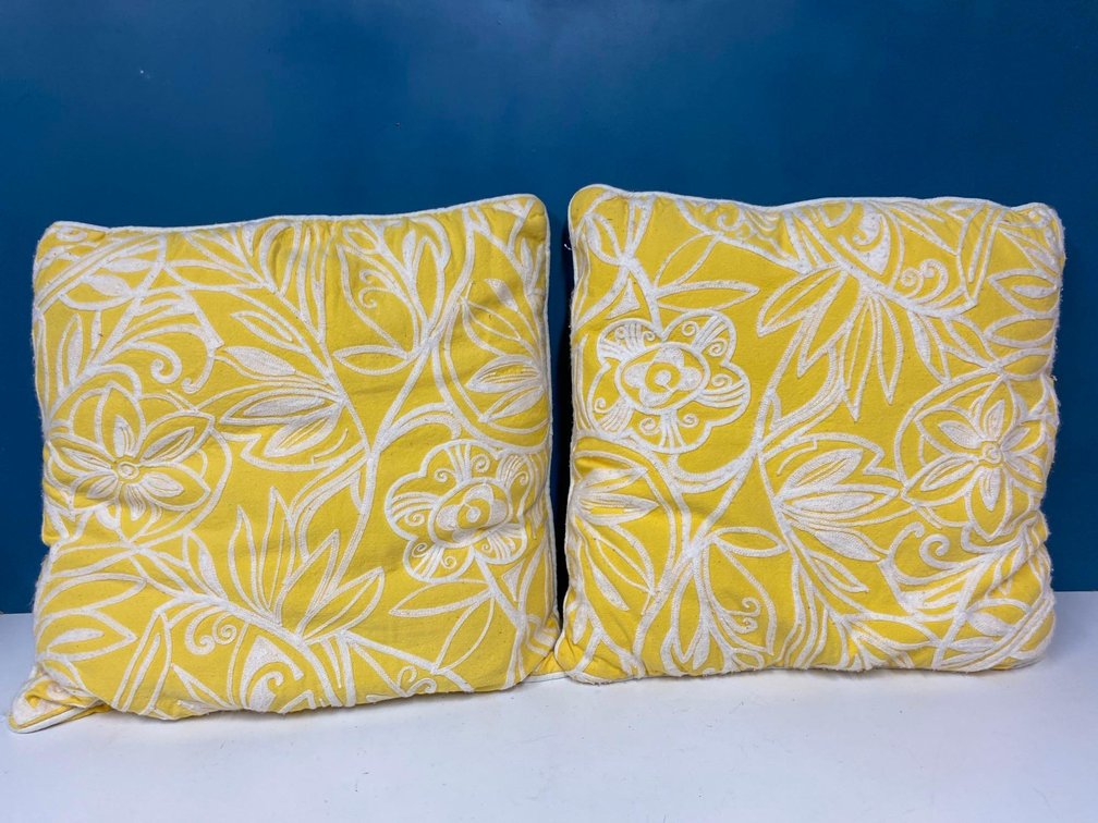 (X's 2) Yellow and White Decorative Pillows 