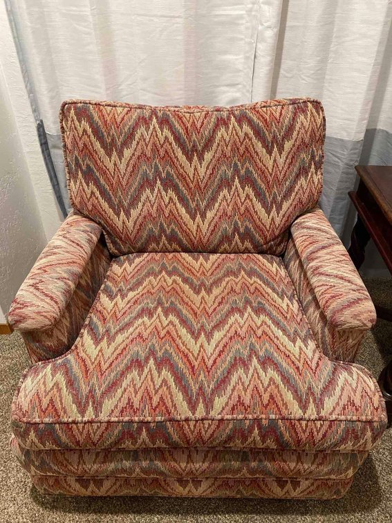 Unique Upholstery Decorative Armed Chair 