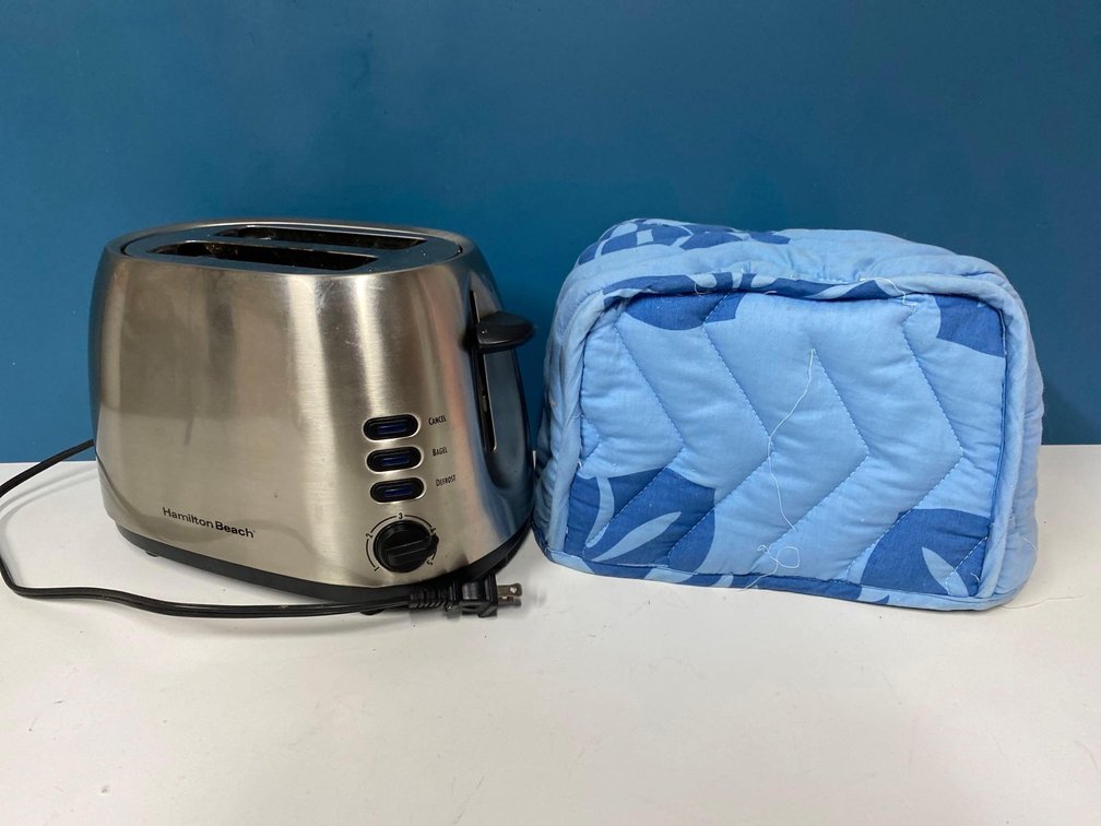 Hamilton Beach Toaster with Cover 