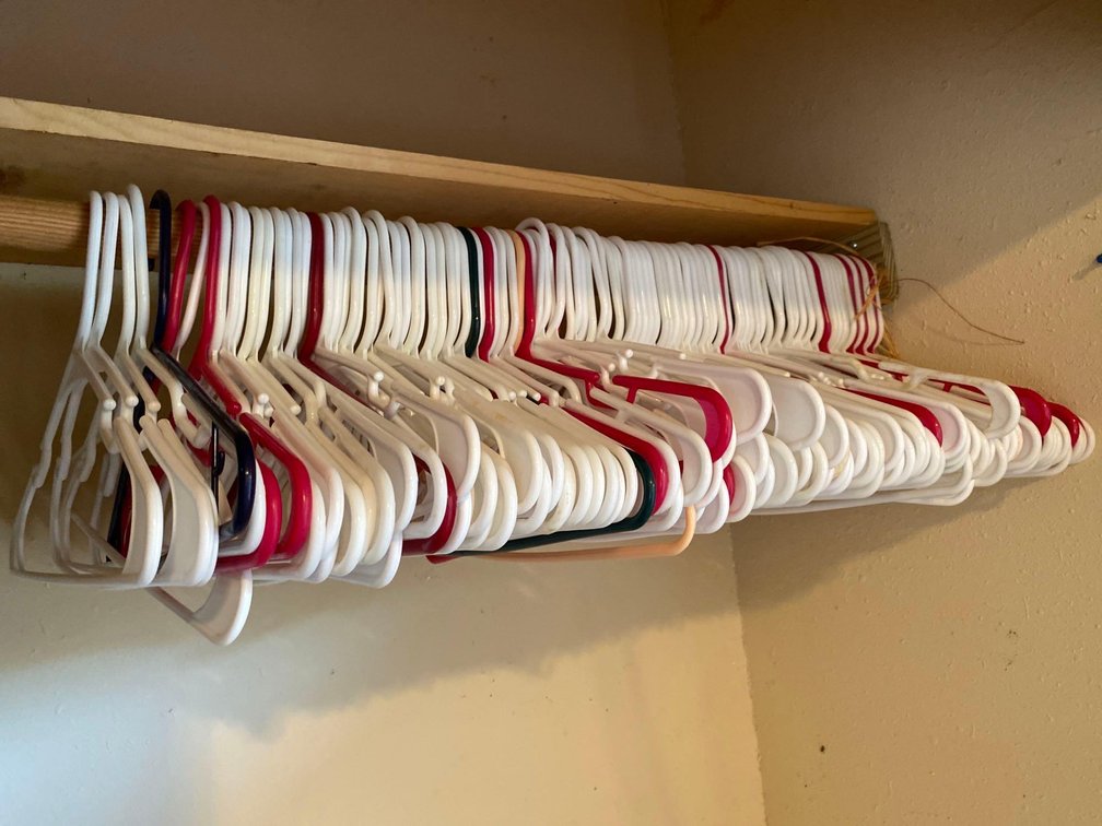Plastic Clothing Hangers 