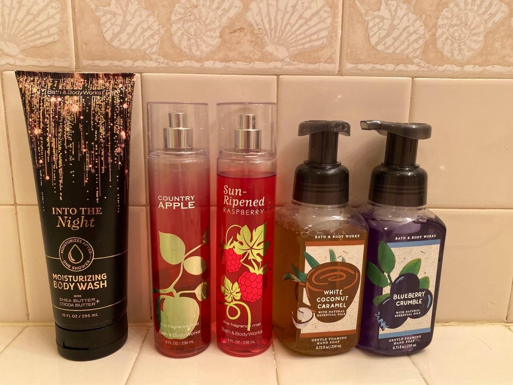 (X's 5) Bath & Body Works Hand Soap, Fragrance Mist and Body Wash