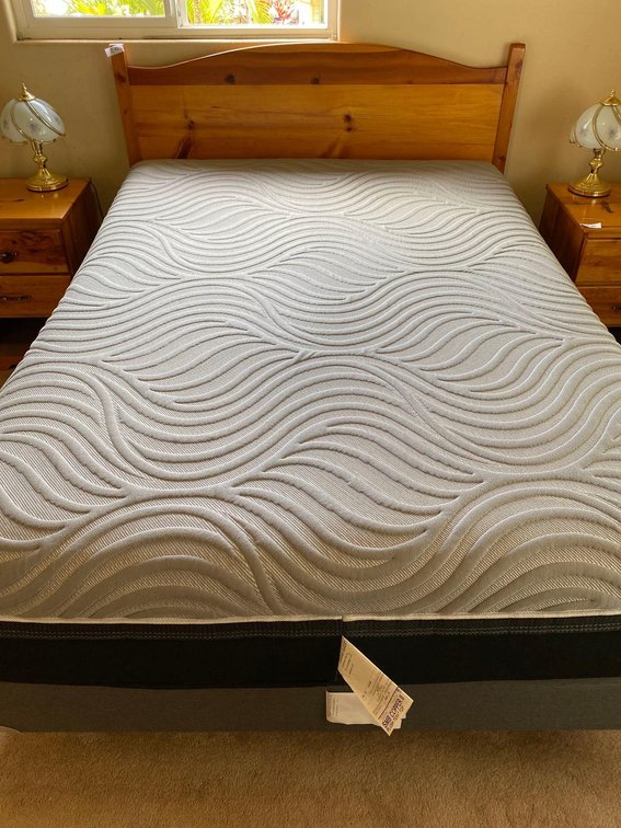 60"X79" Queen Size Plush Tight Top Sealy Mattress, Knotty Pine Headboard and Frame 