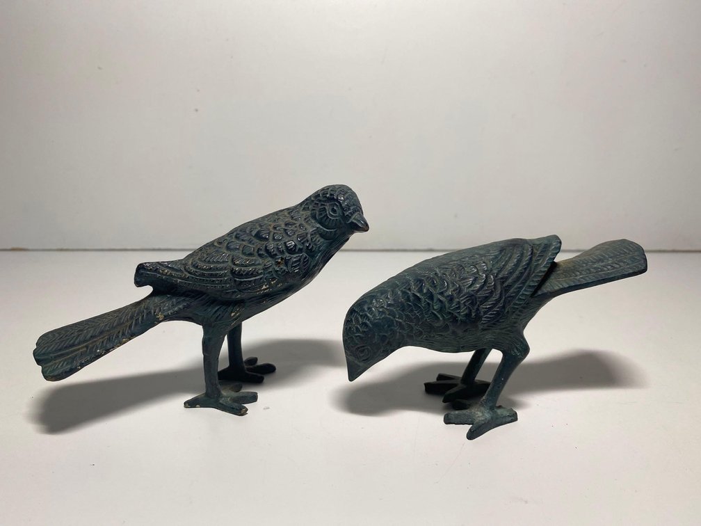 (X's 2) Decorative Metal Bird Decor Pieces
