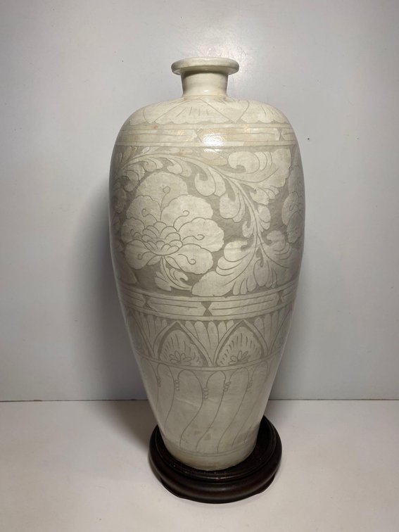 17 1/2" Tall White Asian Flora Design Decorative Vase on Stand 