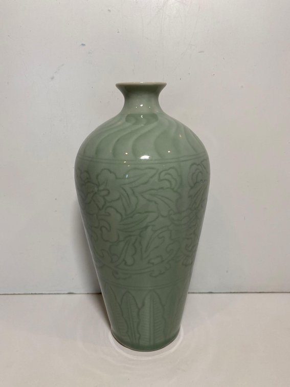 9" Tall Green Floral and Wave Pattern Asian Vase 